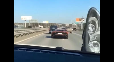 VIDEO: Un Porsche Cayenne a rămas fără un FAR chiar din mers! - Photo