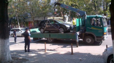 Am rezolvat problema?! Primarul vrea ca maşinile parcate neregulamentar să fie evacuate forţat - Photo