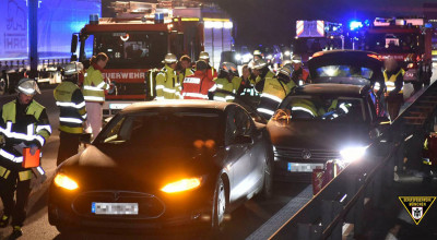 A salvat viaţa unui om cu preţul maşinii sale Tesla Model S, iar Elon Musk s-a oferit să-i compenseze costul reparaţiilor! - Photo