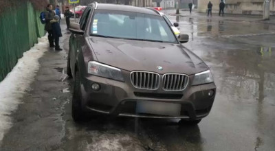Prinşi cu mâţa-n sac! Aceşti indivizi au fost reţinuţi chiar în momentul furutului dintr-un BMW X3 - Photo