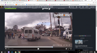 (VIDEO) Şoferul acestui microbuz a trecut la roşu fără nici o problemă şi fără să cedeze trecerea pietonilor! - Photo