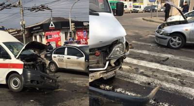 Iată şi cauza ambuteiajelor de astăzi. Un accident cu trei maşini la intersecţia străzilor Bucureşti cu Ismail - Photo