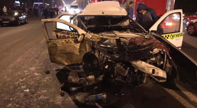 Accident violent în capitală. Dacia Logan şi un Mercedes-Benz. Şoferii se află la reanimare - Photo