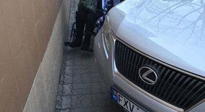 Ce e de făcut în acest caz, stimaţi pietoni şi şoferi? Cum aţi proceda? - Photo