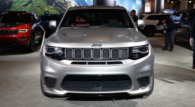 Ce se întâmplă dacă încrucişezi un Challenger SRT Hellcat şi un Jeep Grand Cherokee? Obţii un SUV de 700 CP numit Trackhawk - Photo
