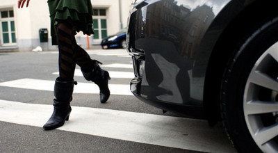 Moldova: Un oficial german ar fi fost tamponat chiar pe trotuar, de către o şoferiţă neatentă... - Photo