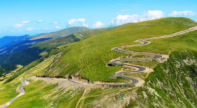 Nu vrei să stai în casă? E timpul să mergi pe Transalpina, una dintre cele mai frumoase şosele din România! - Photo