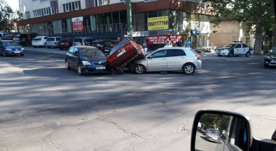 UPDATE: Accident de dimineaţă. Două modele Toyota Corolla 
