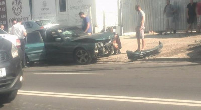 Accident în lanţ în oraş. Un BMW a ieşit pe contrasens - Photo