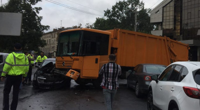 Toamna a debutat în forţă. Vreme răcoroasă, ambuteiaje şi...accidente, multe accidente! - Photo
