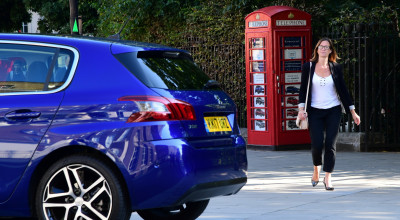 VIDEO: Peugeot inaugurează cea mai mică reprezentanţă din lume! - Photo