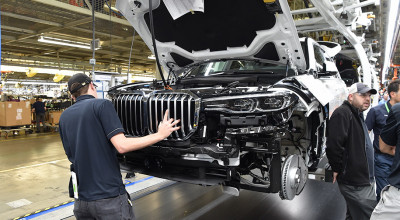 BMW X7 a urcat pe banda rulantă! Vezi primele imagini din procesul de asamblare - Photo