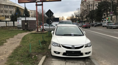 Mai multe maşini pe o stradă din capitală au rămas fără plăcuţe de înmatriculare! Iată şi cauza - Photo