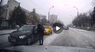 Şoferul de BMW versus Pietonul. Scandal pe zebră. Cine e de vină oare? - Photo