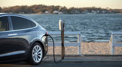 Producătorii auto au investit în vehiculele electrice şi hybride circa 90 de miliarde de dolari SUA - Photo