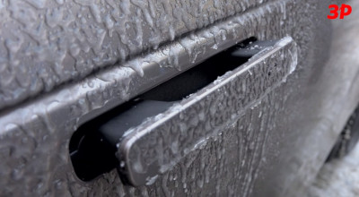 Ruşii au decis să vadă dacă mânerele portierelor lui Range Rover Velar vor face faţă în condiţii de iarnă - Photo