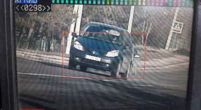 L-au prins la radar, însă a refuzat să oprească! Ulterior acest șofer s-a înfipt cu mașina într-o casă - Photo