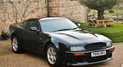 Sir Elton John îşi vinde una din maşinile sale, un Aston Martin Vantage produs în 1997 - Photo