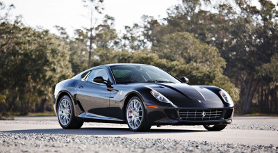 Unul dintre 30 de exemplare a modelului Ferrari 599 echipat cu cutie manuală va fi scos la licitație - Photo