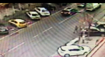 VIDEO: Se pare că alarma de fabrică nu a ajutat-o. I-au furat bunuri de 3.000 de euro dintr-un Cayenne în plină zi - Photo