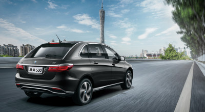 Seamănă cu Mercedes? Asta pentru că a fost construită de Daimler, pentru piața Chineză! - Photo