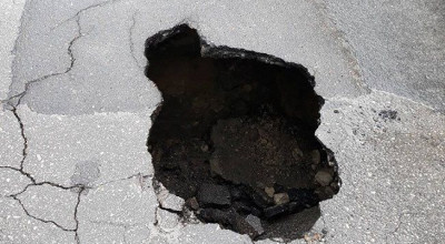 Odată cu venirea primăverii, încep să răsară tot mai multe gropi în asfalt! - Photo