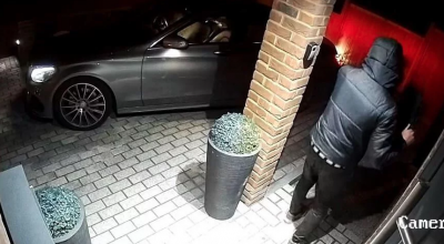 Priviți cât de ușor de furat sunt mașinile moderne echipate cu sistemele Keyless! În doar 20 de secunde! - Photo