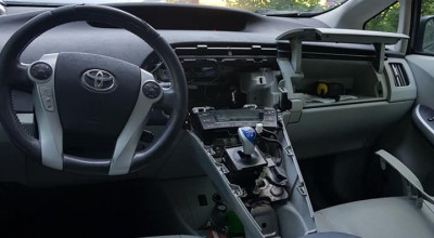 S-a trezit cu interiorul dezmembrat peste noapte! Victima, Toyota Prius XW30 - Photo