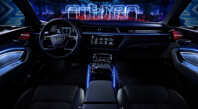 Audi publică imagini cu interiorul crossoverului e-tron. Vehiculul electric oferă 5 display-uri, 16 difuzoare și camere în loc de oglinzi! - Photo