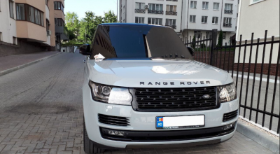 Are mașină de lux dar nu are bani de parcare. Vecinii au decis să îl ajute cu 10 lei și să ii lase un mesaj umilitor - Photo