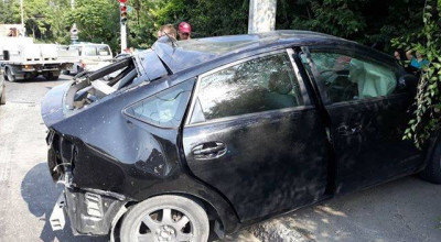 Două Toyota și un BMW făcute zob într-un accident în lanț! Șoferul vinovat, consumase alcool - Photo