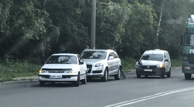6 Mașini tamponate, în două accidente în lanț, vizavi și pe aceeași stradă! - Photo