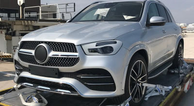 (FOTO) Noul Mercedes-Benz GLE a fost surprins practic fără camuflaj în aeroportul din Frankfurt! - Photo