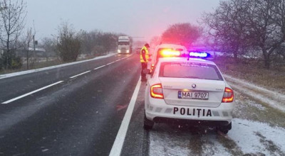 Atenție șoferi! INP informează despre starea traficului rutier pe drumurile din țară după primii fulgi - Photo