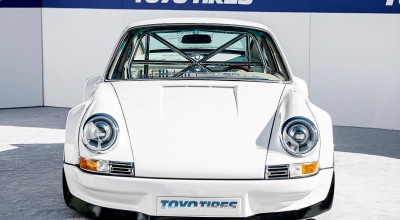 (FOTO) Tunerii americani uimesc din nou! Au luat un Porsche 911 clasic și l-au transformat într-un vehicul 100% electric - Photo