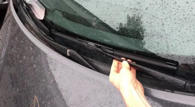 UTIL: Cum să îngrijești ștergătoarele de parbriz pe timp de iarnă și să nu le arunci la gunoi - Photo