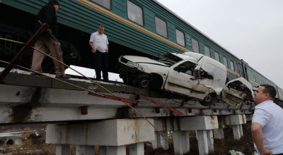 (VIDEO) Accident grav la Strășeni! Un automobil a fost lovit de trenul Chișinău-Moscova - Photo
