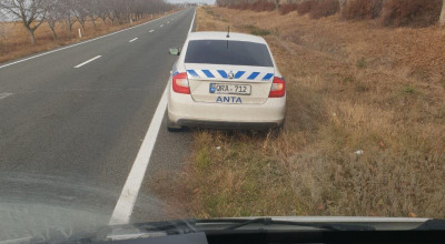(VIDEO) Mașina ANTA filmată cum calcă pe picior un șofer tras pe dreapta! Inspectorii au evitat să acorde primul ajutor - Photo