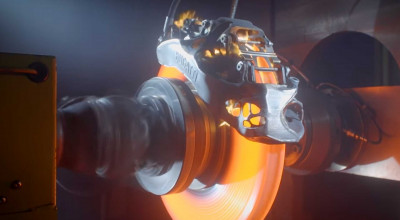 (VIDEO) Scântei și temperaturi de 1.000 de grade! Bugatti testează primul etrier din titan printat 3D din lume! - Photo