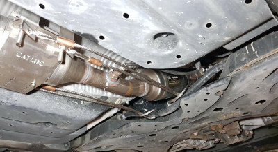 (VIDEO) Se fură și catalizatoarele de pe Prius! Le scot ziua, în plină stradă și fără nici o frică, în 3 minute! - Photo