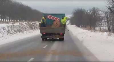 (VIDEO) Metode sovietice folosite de drumari în lupta cu ghețușul de pe drumurile naționale! - Photo