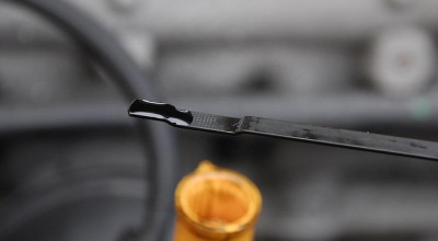 UTIL: Cum poți să ”ucizi” motorul verificând uleiul? - Photo