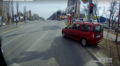 (VIDEO) Sar peste bordură, merg la roșu și accelerează pe trotuare! Doi șoferi din capitală filmați cum conduc ca în GTA - Photo
