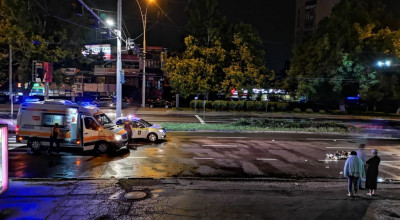 (FOTO) Doi pietoni loviți de o Toyota în această noapte! Un tânăr a murit, iar o minoră a ajuns la spital. Șoferul a fugit de la fața locului. - Photo