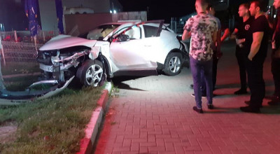 Cu Toyota în LukOil. O doamnă la volan a pierdut controlul volanului și a intrat cu mașina în benzinărie - Photo