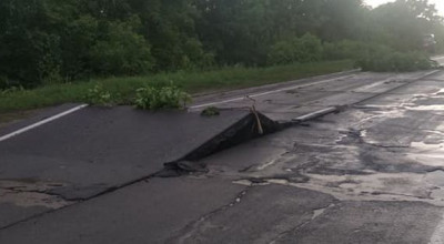 (VIDEO) Atenție șoferi! S-a ridicat o porțiune de asfalt pe traseul Chișinău - Tiraspol - Photo