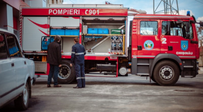 (VIDEO) Un tânăr în stare de ebrietate din capitală a încercat să fure o autospecială chiar din garajul pompierilor! - Photo