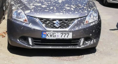 (FOTO) Ghinion pentru șoferii a șase mașini care au fost stropite cu beton în centru capitalei! - Photo