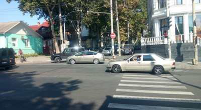 Virarea de pe str Ismail, la stânga, pe str 31 August este interzisă! Moldovenii însă, au găsit soluția... - Photo