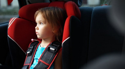 Încă te mai gândești dacă să îți iai un scaun auto pentru copil? Iată ce amendă riști dacă nu îl ai! - Photo